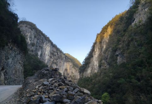 強(qiáng)暴雨天氣如何防范高邊坡地質(zhì)災(zāi)害